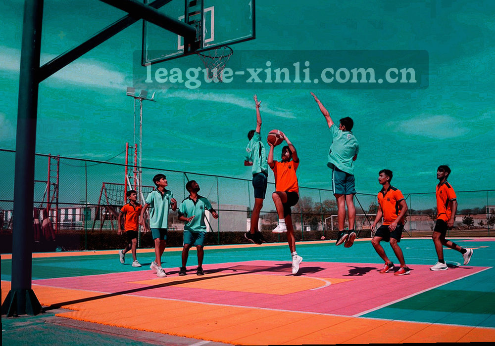抽象路径图，三段连续节点从暗处延伸至发亮的青橙色终点